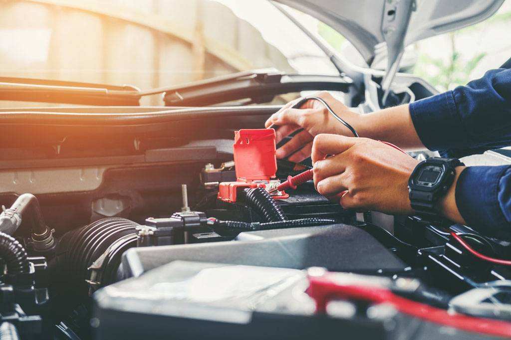 汽车电瓶起到哪些作用？如何预防汽车电瓶出现亏电现象？