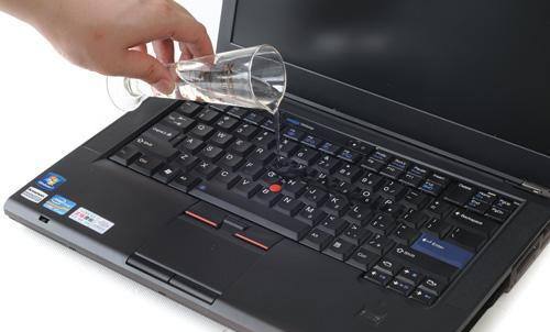 笔记本键盘进水了怎么办？如何快速安全地处理键盘进水？
