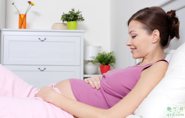 孕妇怎么站怎么坐比较好 孕妇站姿和坐姿有什么讲究2